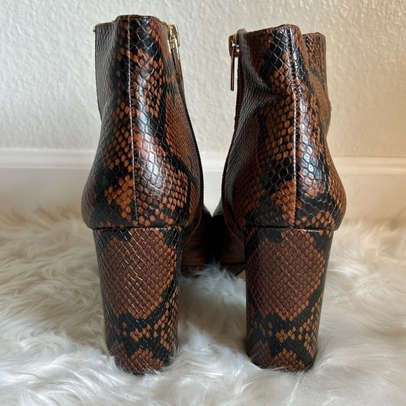 Vince Camuto Isanna Brown Black Snake Print Leather Boots Size 7.5 - Picture 3 of 9